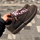 Air Jordan 1 Retro Low OG SP Travis Scott Velvet Brown 4